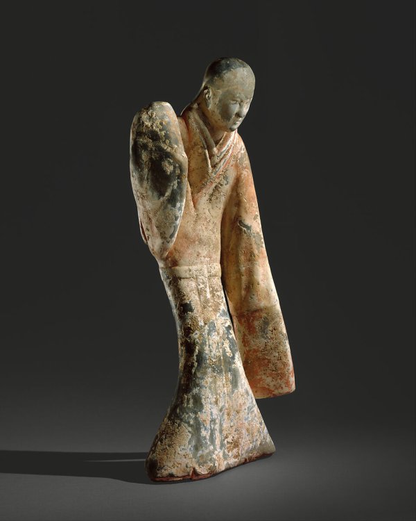 Color photograph of a female dancer figurine from the Han dynasty
